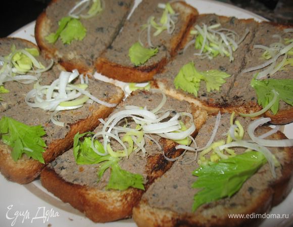 на тёплом белом тостовом хлебе...

За сталом:
- Вы намазывайте.
- Я намазываю.
- Нет Вы нама-а-зывайте.
- А я нама-а-зываю.
- Нет Вы нама-а-зывайте, а не накладывайте...