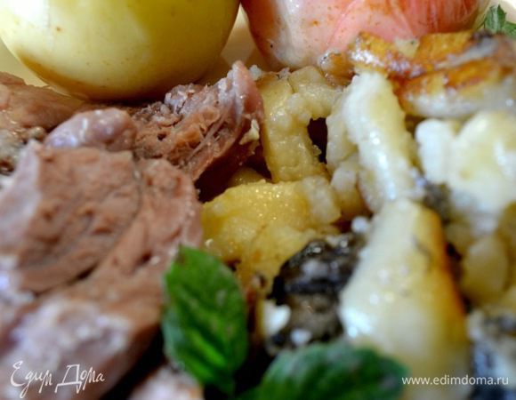 На гарнир картошка с грибами.