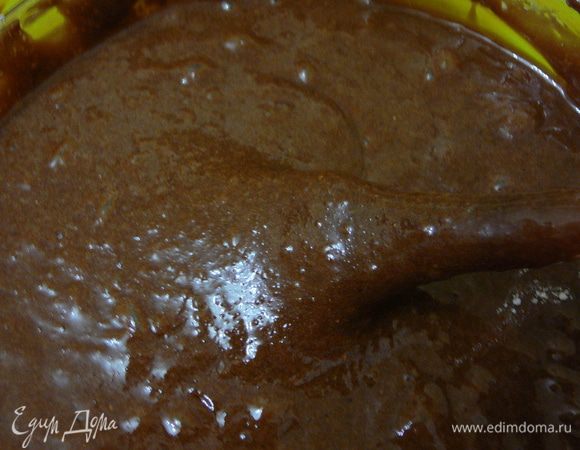 Перемешать тщательно лопаткой.