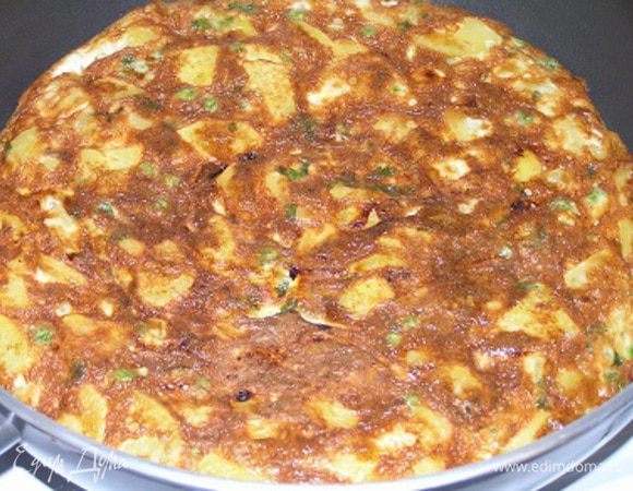 тортилью снова вернуть в сковороду, чтобы обжарить уже с другой стороны еще около 5 минут.