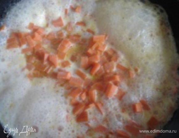 Морковные блины:
Морковь очистить, порезать маленькими кубиками, обжарить немного в сливочном масле, добавить немного молока и тушить до размягчения моркови.