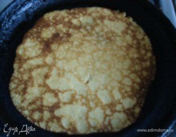 Выпекать блины на чугунной сковороде на растительном масле.