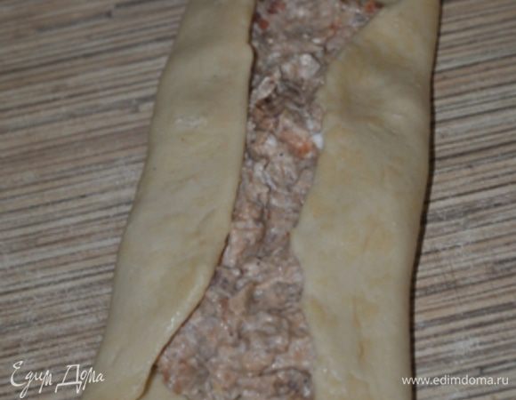 загнуть края теста с боков