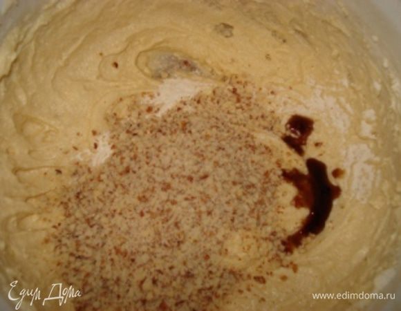 Затем добавить молотые орехи, ром и перемешать.