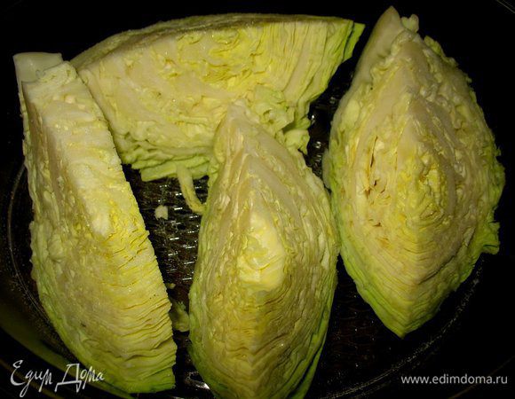 капусту просто порезала и чуть соли сверху....