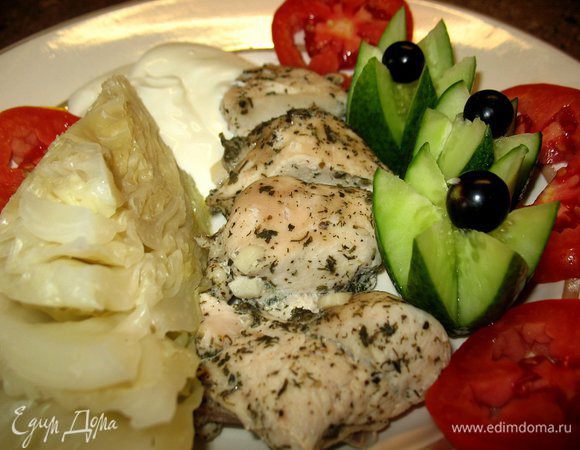 в сметану добавила сок чеснока!)Ммммм...)
Цветочки из огурцов делаем так:ножиком по кругу огурца ^^^^^^^^И всё...получатся 2 цветочка!