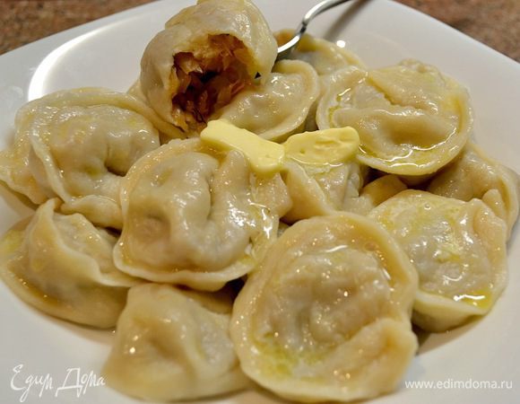 Отвариваю пельмени и подаю со слив.маслом.Советую попробовать такие пельмени...ооочень вкусно...)