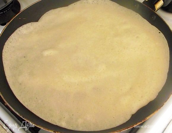 Выпекаем блины.