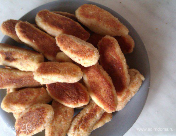 На сковороде в любимом вами масле обжариваем со всех сторон. У меня сильно зажарились. Я обжаривала с двух сторон по 7-8 мин.