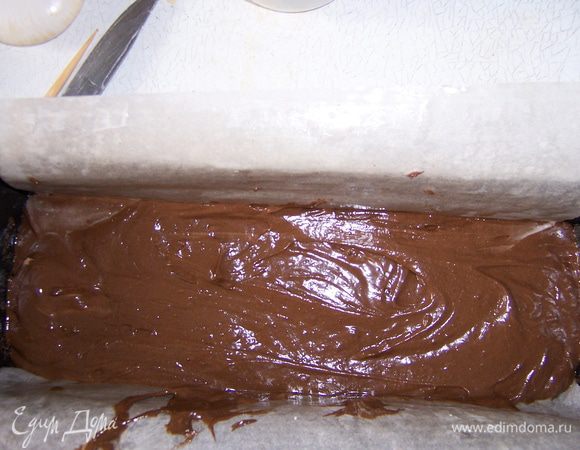 В оставшуюся часть теста добавить какао, кофе и тщательно перемешать. Аналогично выпекать в духовке 15 минут. 