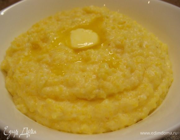 Каша с кукурузной крупы...
Взяла стакан крупы,добавила в кипяток(2ст.воды)...
Помешивая варим 15мин.(на медленном огне)
быстро разбухает крупа...
Затем добавила 500мл.горячего молока ,соль,песок,масло..
Постоянно помешиваем иначе подгорит....довожу на медленном огне до состояния пока крупа взяла в себя почти всю жидкость....
затем просто завернула в полотенце и убрала в тепло постоять1час...Всё ...готово...)