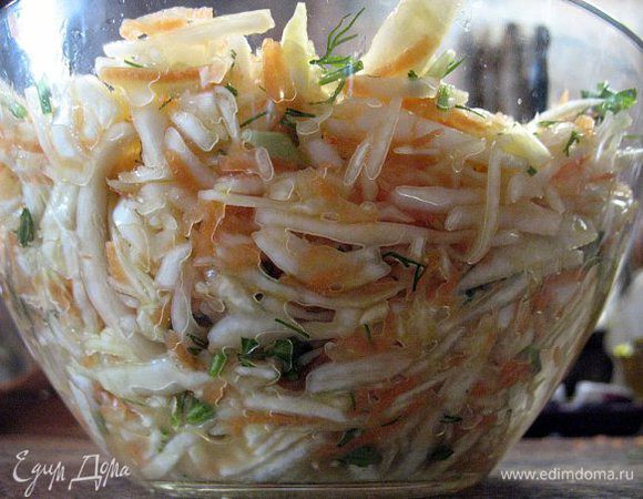 Капуста,морковь,зелень,песочек,соль,ябл.уксус,масло под..