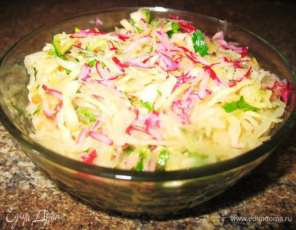 Квашенная капуста,на тёрке зелёный огурчик,редиску,зелёный лук,петрушка,масло подс..