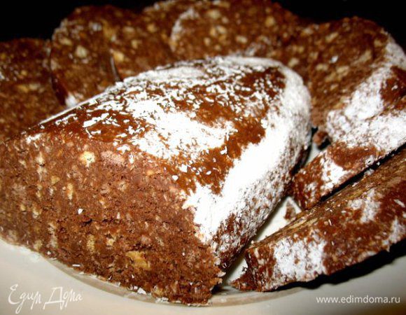 Осталось около 1кг. песочного печенья..подсохло..
Растолкла печенье,добавила сгущёнку с какао,растопила чуть масла слив.,добавила кокосовой стружки..перемешала...делала рулет,посыпала стружкой какоса ..в пакет завернула и в холодильник..через 2ч готово)