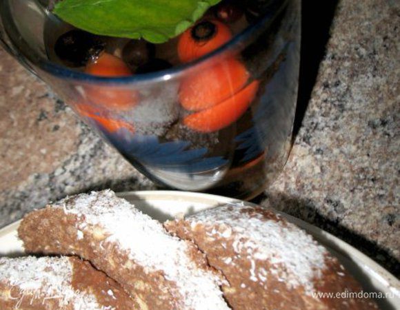 Чай с шиповником,чёрной рябиной,лист земляники)