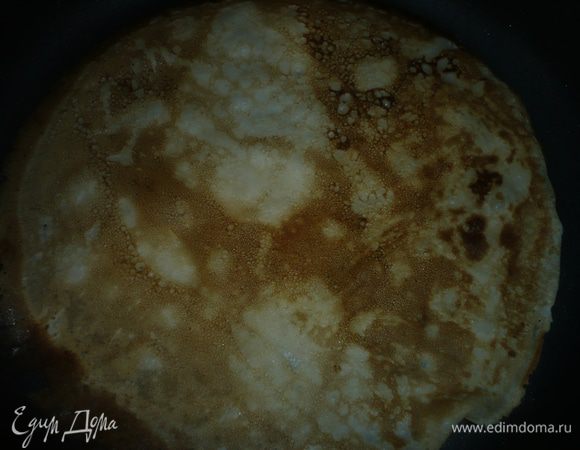 перед первым блином я все-таки смазываю сковороду раст.маслом