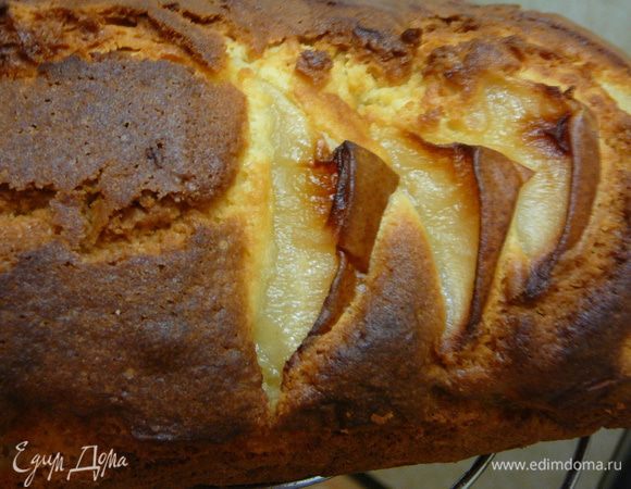 Запекать в заранее разогретой духовке до 180гадусов,около 40-45 минут.Готовность проверять деревянной шпажкой или спичкой,воткнув ее в середину кекса.Если шпажка выходит сухая,кекс готов.Достать из духовки,достать из формы,дать остыть.Посыпать сахарной пудрой.  