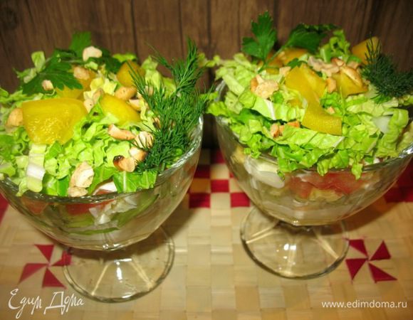 сверху украсить веточкой петрушки ,укропа,орешками кешью обжарить.