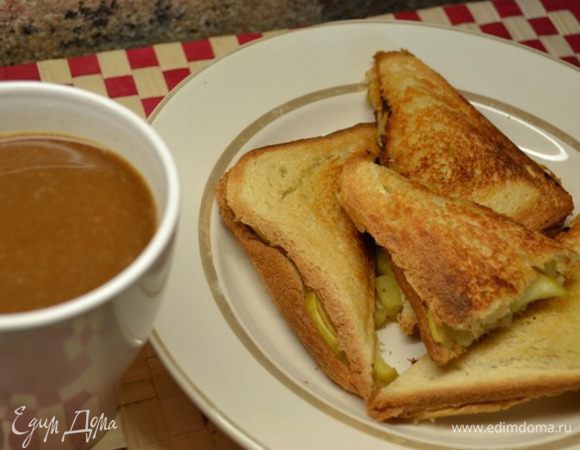 б)Бывает зайдешь на кухню, воды попить, а очнешься -- уже второй бутерброд доедаешь...)