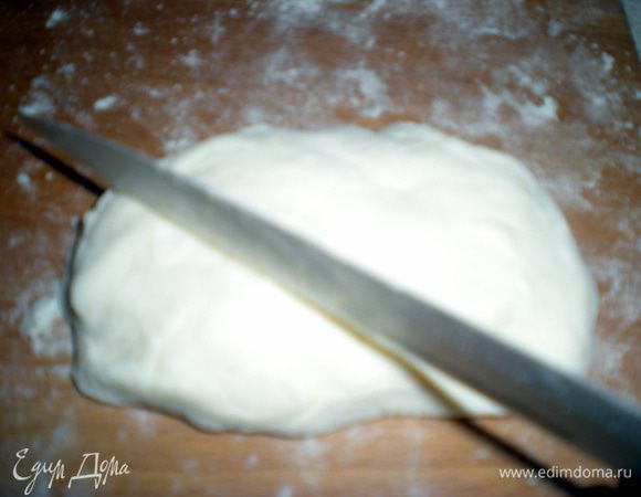 Тупой стороной ножа сделать насечки.