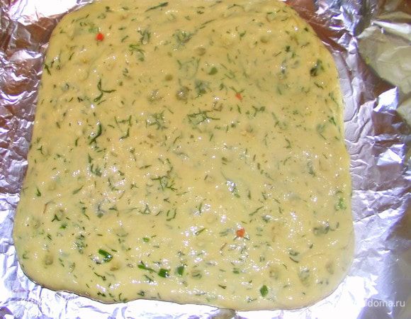 Смазать оливковым маслом и посыпать морской солью. Выпекать 15-20 минут. Когда хлеб будет готов оберните его чистым полотенцем и дайте остыть.