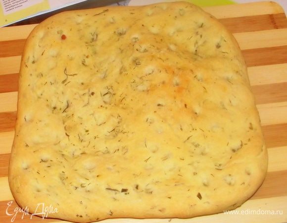 Вот такой хлебушек из половины ингредиентов. Подавайте в тот же день.