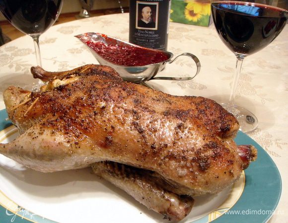 Подавать с брусничным соусом и красным вином.