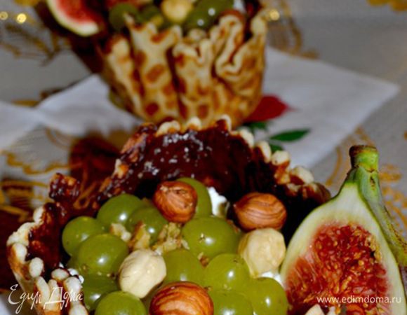 Покрываю шоколадной глазурью.
Когда всё под рукой время много на десерт не уходит...