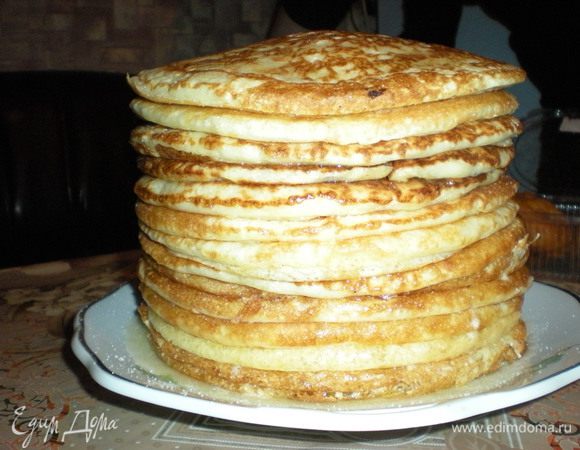 В конечном итоге у вас получится такая горка блинов и благодарность от родных! А у меня их получилось 2! Порция двойная была. Приятного аппетита! Надеюсь, что мое подробное описание поможет кому-нибудь научиться печь блины!