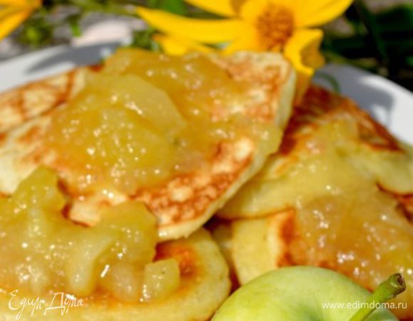 Готовила оладушки в деревне на 500мл. молока 1яйцо,дрожжи..муки как на густую сметану при замешивание,соль,сах.песка на вкус....
дать тесту подышать,подняться и выпекаем.....