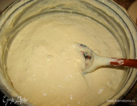 Поднялось тесто...перемешиваю и начинаю выпекать...