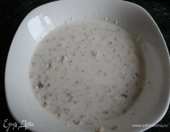 Куриное филе измельчить  в мясорубке или блендере. Овсяные хлопья залить 40гр сливок.