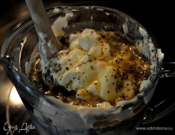 Смешать все ингридиенты для заправки.