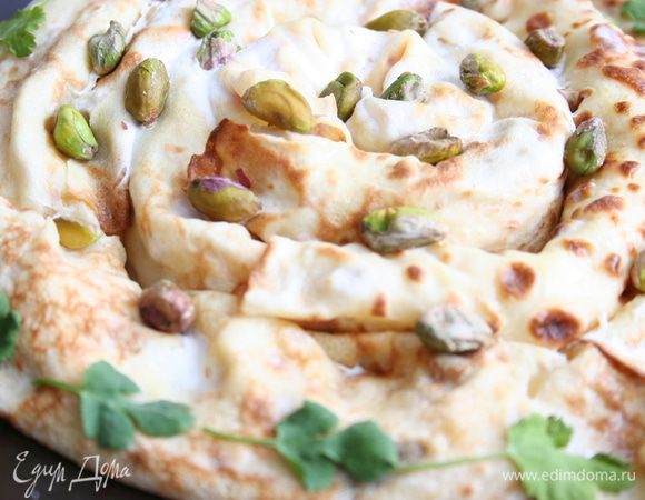 Изначально идея была запечь улитку под сыром, но поскольку блюдо и так получилось сытным, сверху я смазала улитку сметаной и запекла в течении 5 минут. 