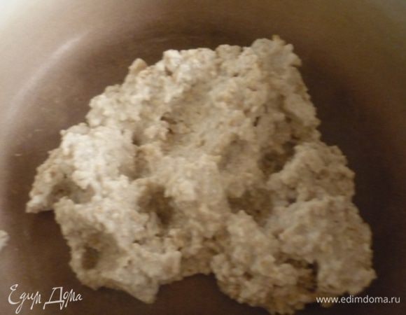 Овсянку смолоть в блендере в муку, залить 1,5 стаканами кипятка и оставить на ночь.