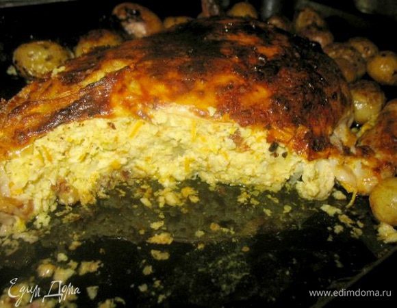 Режем готовую курицу на кусочки... 