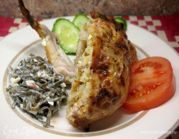 Подала с овощами и морской капустой.