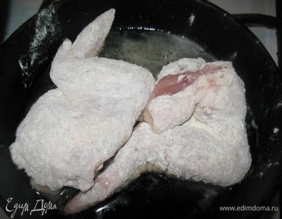 пропитываю специями,обваливаю в муке ,обжариваю с 2х сторон...