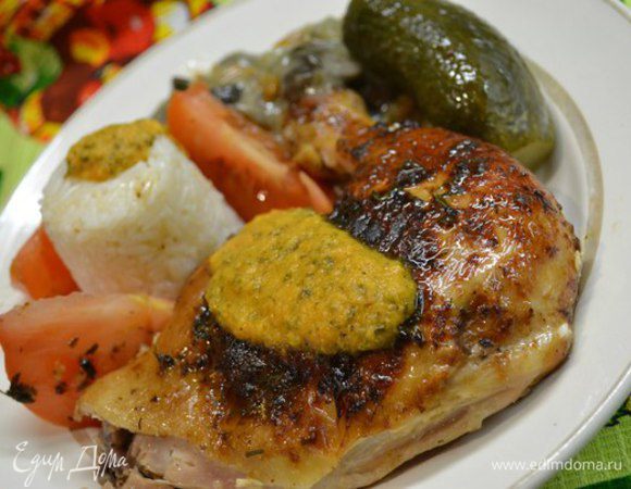 Подала с рисом,грибной подливкой,помидоркой,маринованным огурчиком,всё полить соусом.