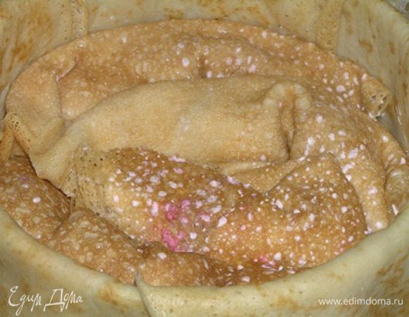 равномерно распределить и свернуть трубочкой. Уложить поверх грейпфрутового крема в форму.