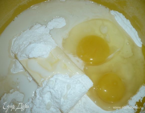 Просеять муку, добавить остальные ингредиенты