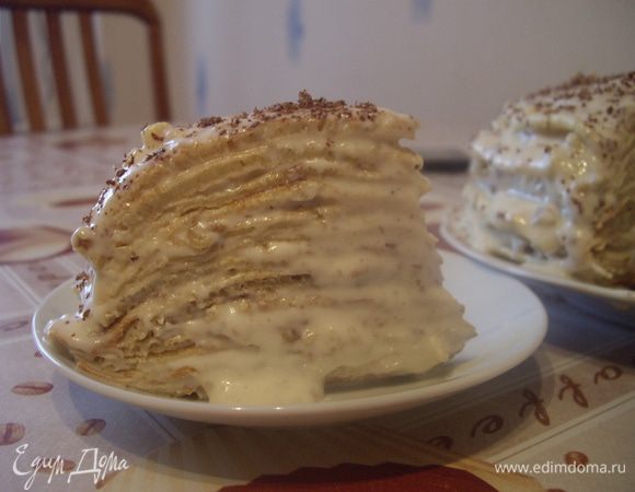 Взбить яйца с сахаром, добавить кефир, муку, до состояния густой сметаны, соль, водой разбавляем до нужной консистенции, добавляем соду и оставляем на 20 мин., после этого добавляем масло.
Пожарить блины, промазать кремом.