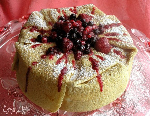 Сверху посыпать сахарной пудрой. Добавить мяту.