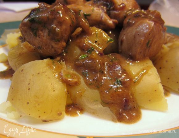 Конечно же это некий фьюжн - сочетание азиатских приправ и соуса на основе муки и вина. Это замечательное и легкое блюдо с великолепным послевкусием и низкой калорийностью. Думаю, что большинству представительниц прекрасного пола очень понравится)))