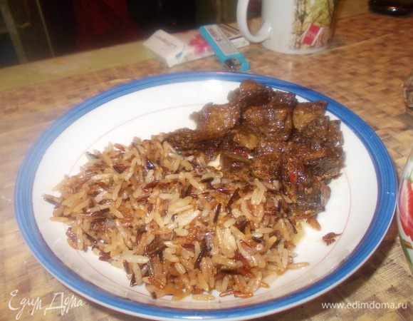 РИС С КОКОСОВЫМ МОЛОКОМ ПО ТАЙСКИ.соединить кокосовое молоко с водой.в глубокой кастрюле растопить сливочное масло добавить рис и готовить 5 мин помешивая,далее добавить кокосовое молоко с водой,ст.л. кленового сиропа,посолить,размешать и довести до кипения,затем варить ещё 20-30 мин под полу открытой крышкой,на маленьком огне.выключить огонь и дать постоять 5-10 мин.вот и всё рис готов.