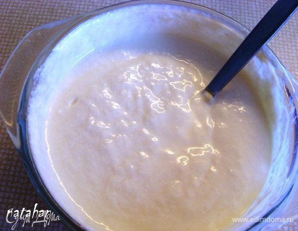 Творог, яйцо, кефир, соль и 1 ст.л. сахара смешать до однородной массы. 