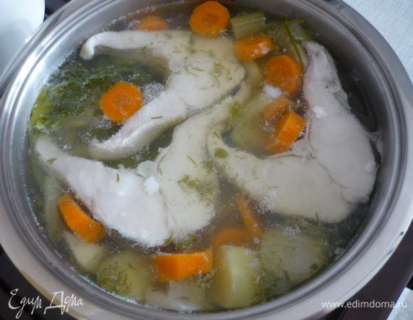 Самое главное — рыбу не переварить. Достаточно 7–10 минут.