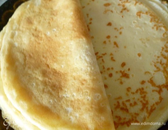 Выпекаем блинчики на хорошо нагретой сковороде с двух сторон.