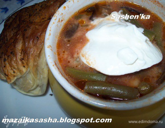 P.S. снимите с горшочка румяную шапочку и добавьте ложечку сметаны.))