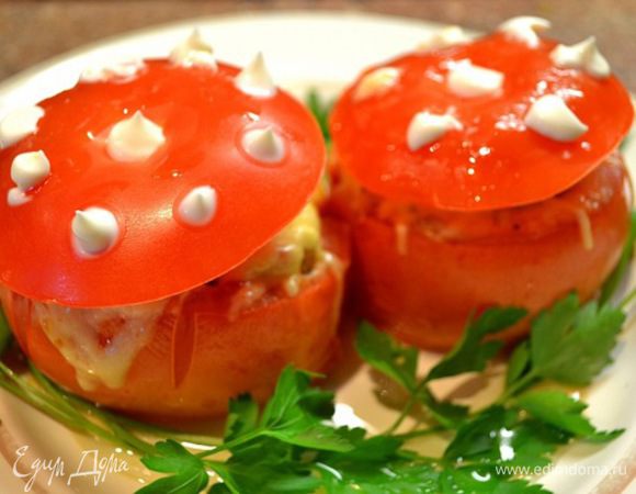 Забыла в разрезе сфоткать)))
Очень красиво получается...как мозаика...из за присутствия:
смеси из горошка,кукурузы,рис,перец красный,лук,яйцо,курица.